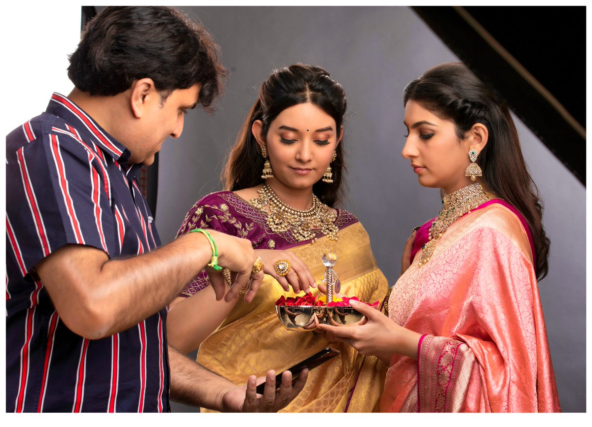 bnaveenkalyan1's tweet photo. Ad Campaign for @KalashaJewels
Agency: RJ Media
Directed by Charan Parupalli
#KalashaFineJewels #RJMedia https://t.co/sYzfgVZeFT