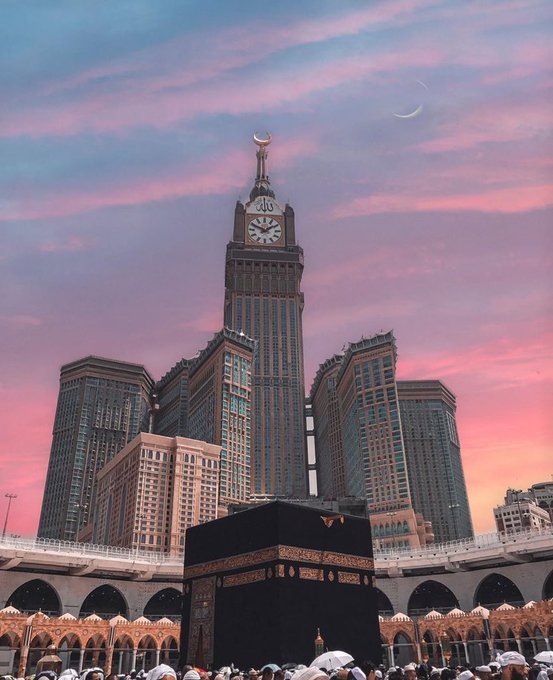 tamanna_tx's tweet photo. Sunsets of Makkah  are just unreal🤍 https://t.co/zamEJ1D2lO