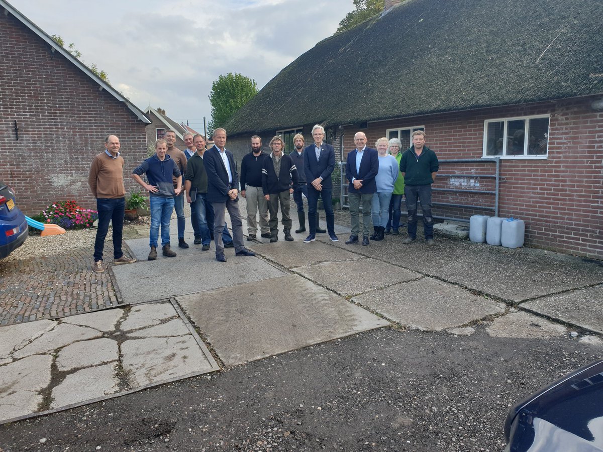 Op de koffie bij de natuurboeren van de <a href="/Krimpenerwaard/">Gemeente Krimpenerwaard</a> van NBC. Een succesvolle samenwerking van boeren, particulieren en natuurorganisaties die duizenden hectaren weidenatuur realiseren.
Dank voor het prettige, openhartige gesprek over de praktijk van #natuurinclusief #boeren