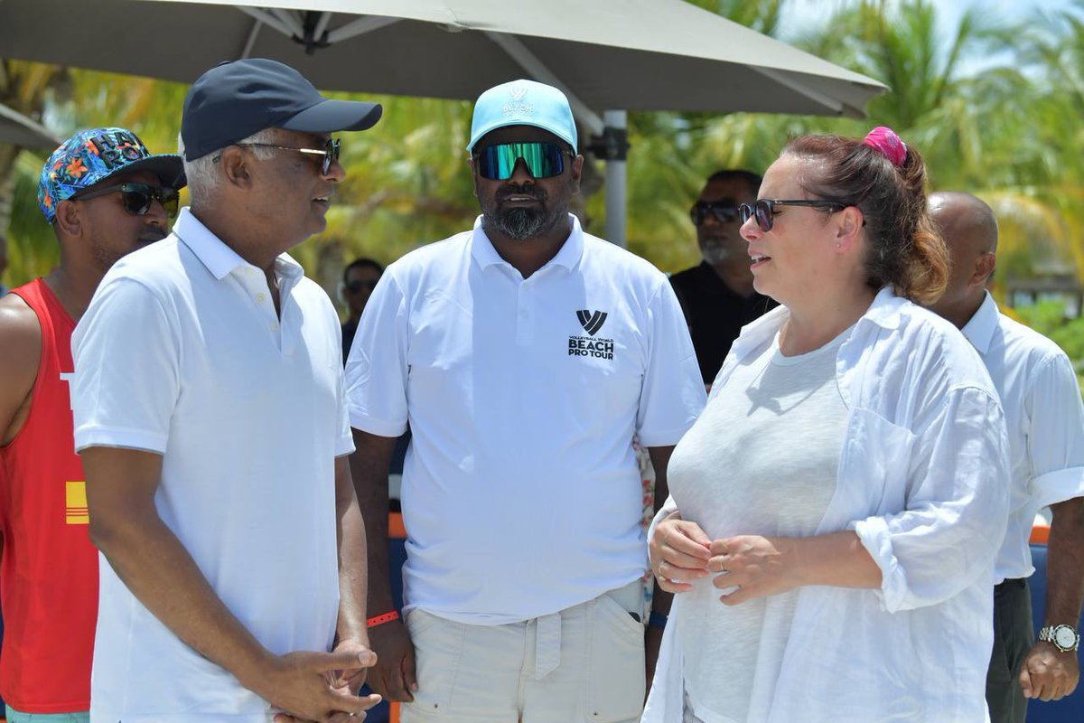 presidencymv's tweet photo. President @ibusolih attends games of the "Volleyball World Beach Pro Tour Maldives Challenge 2022" at Sun Island Resort &amp; Spa. The highest-ranked sporting event hosted in the Maldives, the tournament features world-class players from 28 countries. https://t.co/FZ1X5tIRUS