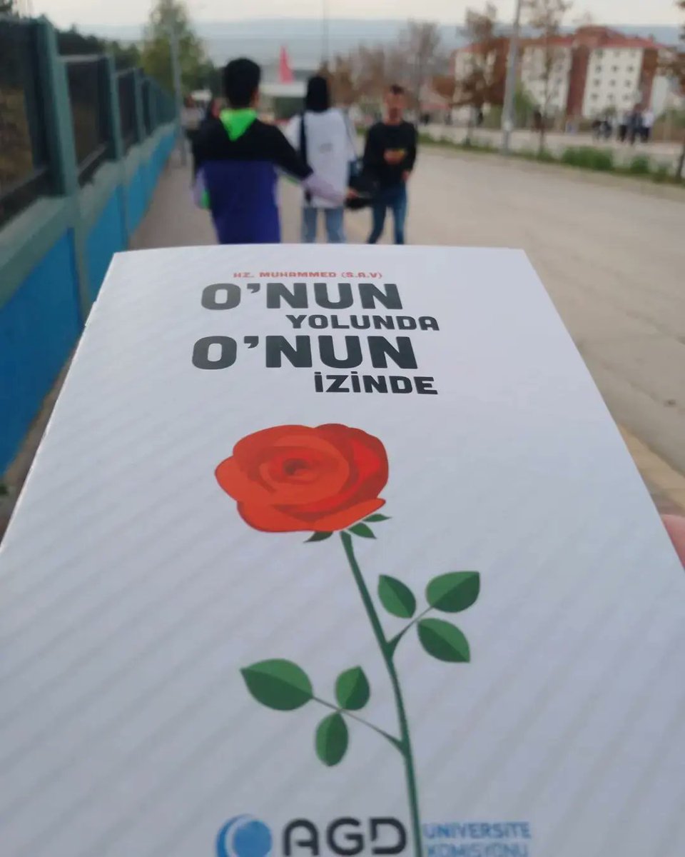 kastamonu_agd's tweet image. 📍 Üniversite Komisyonu 
Mevlidi Nebi haftası dolayısıyla Kastamonu Üniversitesi Ana Kampüs girişinde &quot;O&apos;nun yolunda O&apos;nun izinde&quot; kitapçıkları dağıtıldı