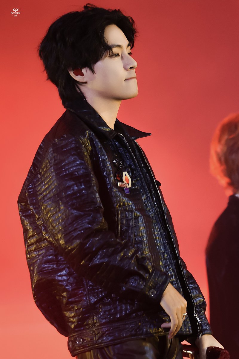 luv_you1230's tweet photo. •HD• 221015 YET TO COME
#YetToComeinBUSAN
#KIMTAEHYUNG #김태형 #방탄소년단뷔 #태형 #BTSV #V #テテ@BTS_twt https://t.co/GwNzsii1eR