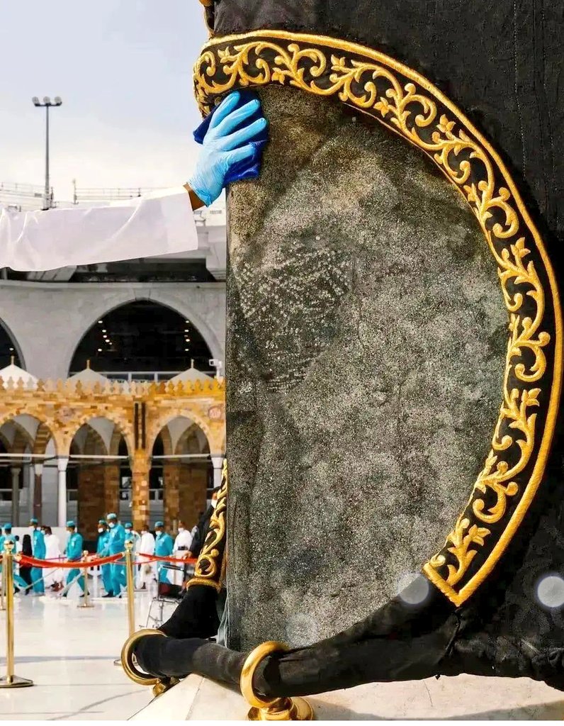 Muhamma16523793's tweet photo. Would You Want To Touch The Kaaba? 
Only 'Darwaish'(Lovers of Deen) Could Answer It. 
#Ultimate_Goal #Love #Deen #Right_Path. https://t.co/usLplhk55R