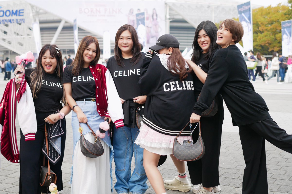 Day 2 ลิซ่าและเซลีนแบบตะโกนนนนนน!! <a href="/NalnalNalla/">LALISA the GOAT</a> @jjkls19 <a href="/ParelazZ/">P⁰³²⁷ แม่น้องเอแคลร์🐶</a> <a href="/mamindmamind/">꒰ น้อนมม • ALTER ⭐️ 3GO ꒱</a> <a href="/Doralovelisa/">ดอร่า แอคนางฟ้าพี่กระถางเบอร์สี่ 🪴</a> #BORNPINKinSeoul_Day2 #BLACKPINK #LISA #LALISA #MONEY