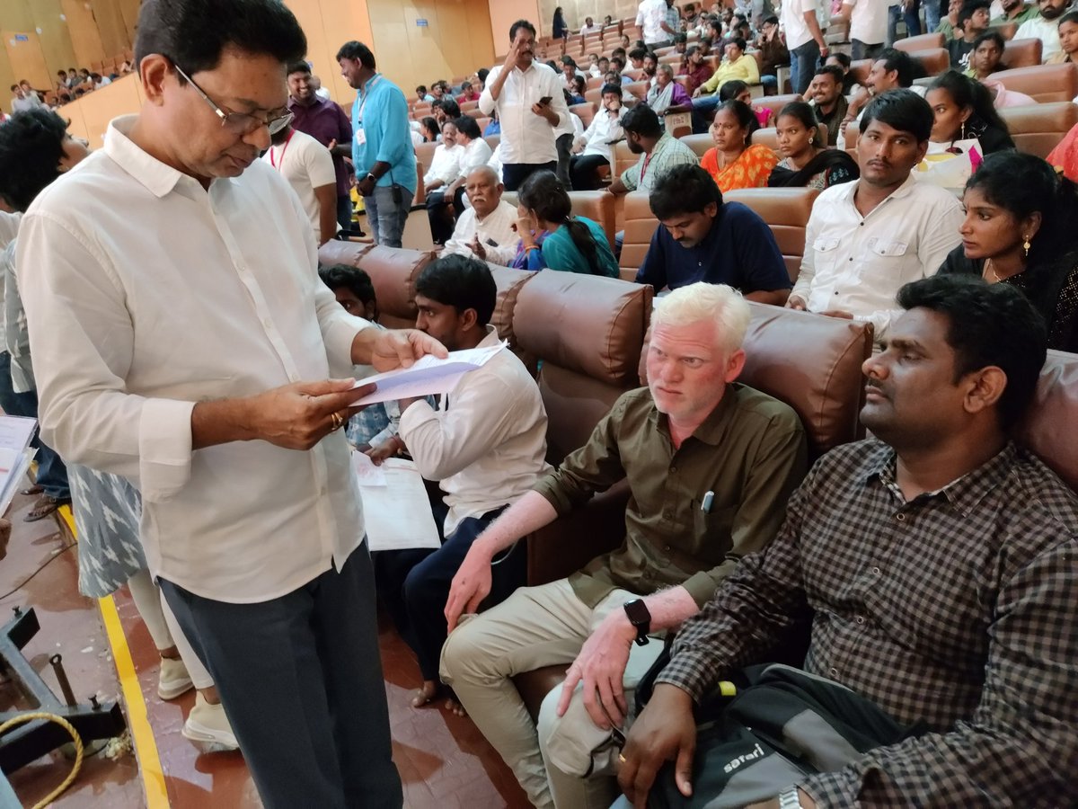 JSPShatagniTeam's tweet photo. వివిధ సమస్యలపై @JanaSenaParty జనవాణి కార్యక్రమంలో జనసేన దృష్టికి తీసుకొచ్చిన ఉత్తరాంధ్ర ప్రజలు.

#JanaVaniJanaSenaBharosa https://t.co/K22fTHaxdP