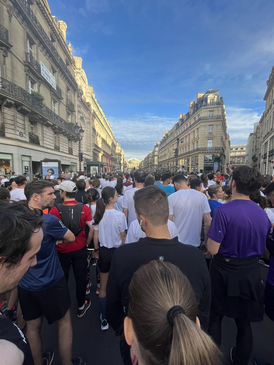 DS_Bastet's tweet photo. Souhaitez moi bonne chance #10kmParisCentre https://t.co/2iAeyz8WUC