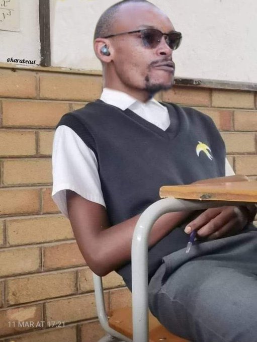 Mbuzi_G's tweet photo. @AdvoBarryRoux Not south arh ...it's Ramaphosa's debt thina asizingen 🙌🤣🤣 https://t.co/3dWYze1fWY