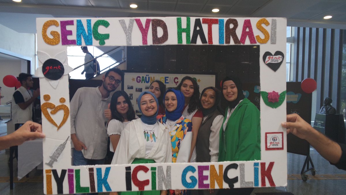 GaziantepGYYD's tweet photo. GAÜN Genç Yeryüzü Doktorları tanıtım standımızı öğrencilere açtık ve sunumumuzu gerçekleştirdik.🎊Topuluğumuza yeni katılan üyelerimizle birbirinden eğlenceli ve öğretici etkinlikler yapmak için sabırsızlanıyoruz.🤗🥳 GYYD Ailesi hızla büyümeye devam ediyor…💛 @GaziantepGYYD https://t.co/BOCKDG2IQD