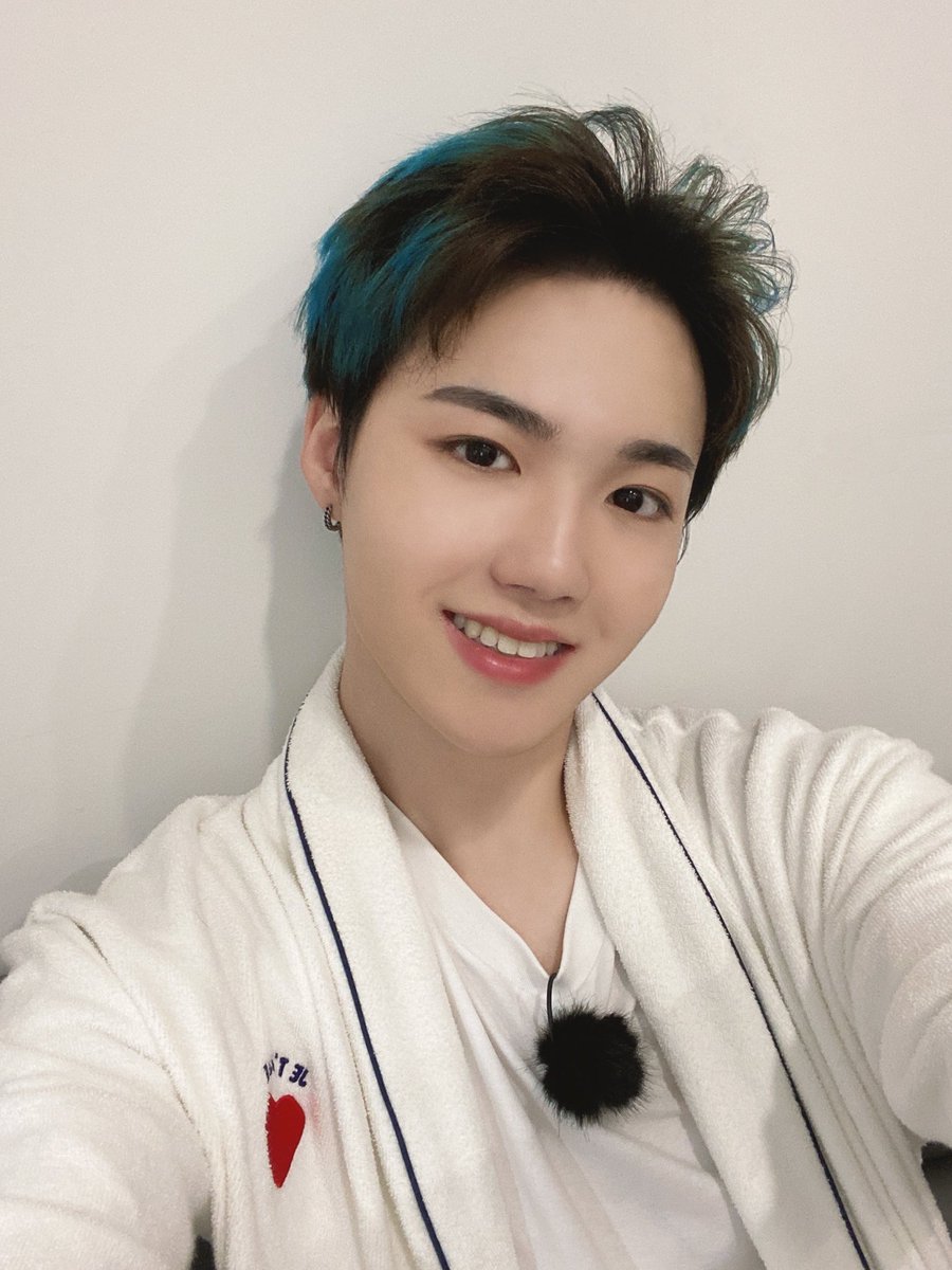 #돌들의침묵|<a href="/ygtreasuremaker/">TREASURE MAKER</a>

트레저 잠옷 셀카
왜 이제 나타난 거야😭
I'm like hello, hello, hello👋

짱레저 셀카 보고
이제 뛰기 시작해
심장 소리는 pump pump💗

돌들의침묵 Full Version👇
youtu.be/Q2URcELhBHo
#TREASURE #TREASUREMAKER
