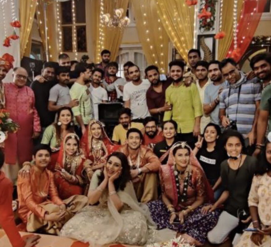 meghaanadmirers's tweet photo. Happy 1 year of #atba last year on this day the last episode aired ❤️ I remember having mixed feelings it was both sad and happy, wish you all many success of everything and god bless ❤️ we will always remember #apnatimebhiaayega 🤗 #meghaan #raniveer #fahmaankhan #megharay https://t.co/8VpuQ61X7P