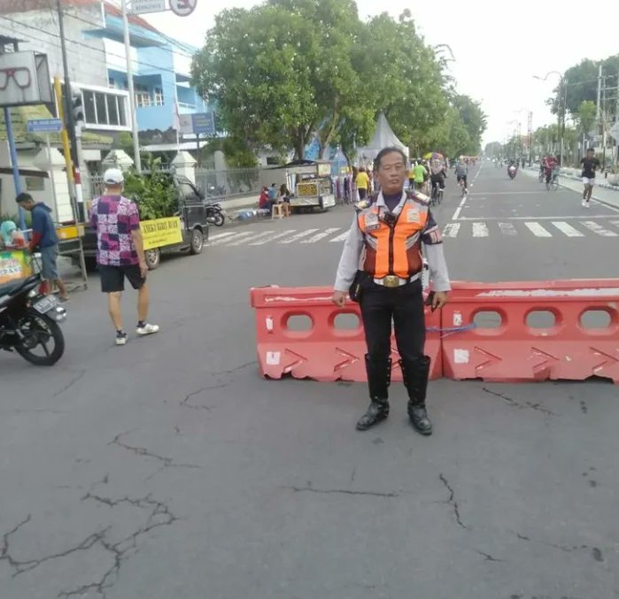 info__jombang's tweet photo. Minggu, 16 Oktobet 2022

Kegiatan pengamanan dalam rangka acara Car Free Day di Jl. KH. Wachid Hasyim Kabupaten Jombang https://t.co/8TsktmBPvu