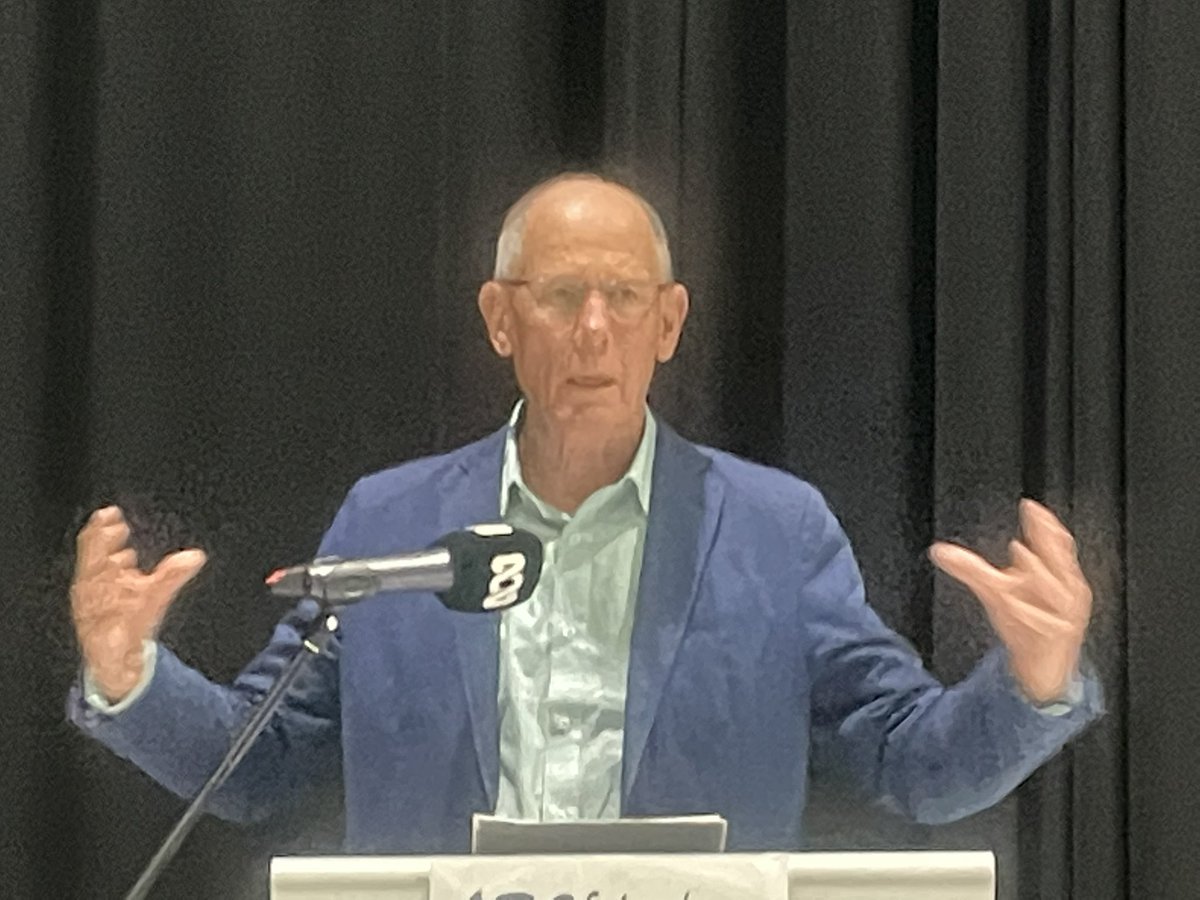 ABCfriendsWA's tweet photo. Jonathan Holmes presenting to ABC Friends WA on the state of the media and public broadcasting. https://t.co/sVNzo1cr8k