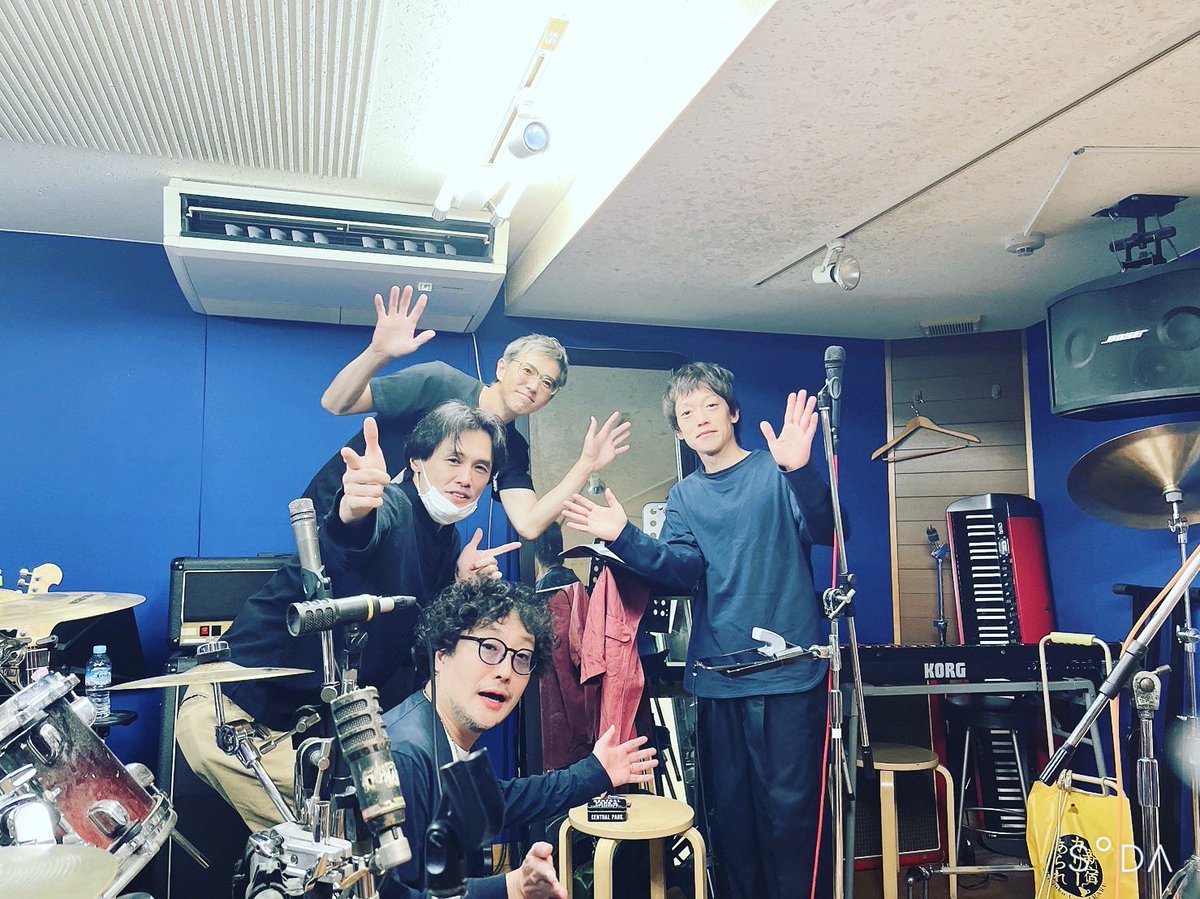 moriyamakohichi's tweet photo. オセロケッツです!
大阪でリハしてます!
いまから中井さんのアカウントでインスタライブするらしいよ。
25周年ライブチケット発売中!
来てね↓
https://t.co/MaDzrer05k
#オセロケッツ
#oserockets https://t.co/CTCr6YSNpJ
