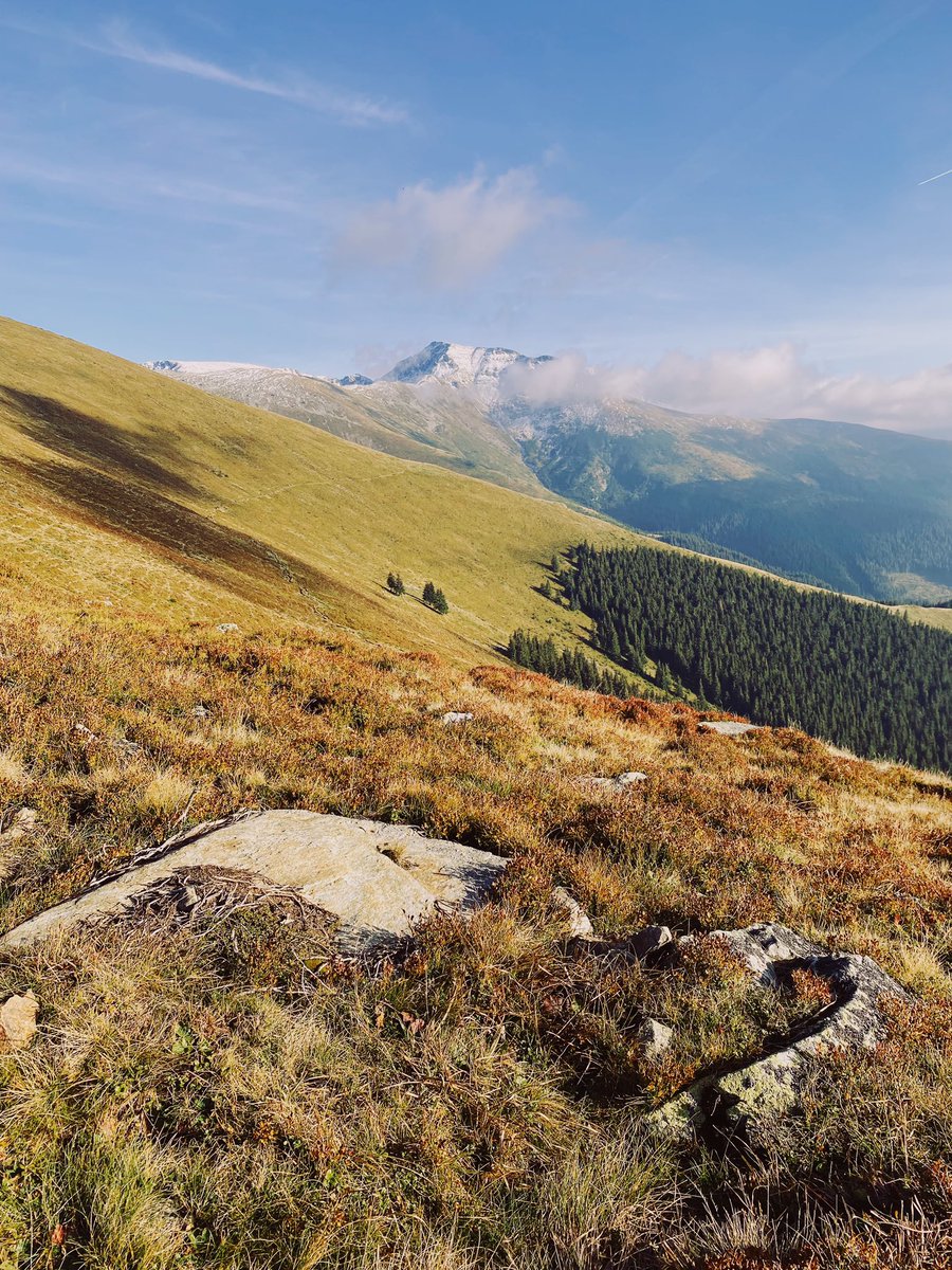 LorantPandea's tweet photo. October in the mountains 🏔️

#shotoniphone https://t.co/0RjZkeFAAp