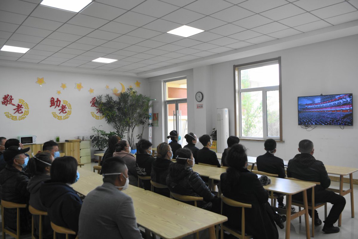 cnsunchi's tweet photo. 中国共产党第二十次全国代表大会在北京人民大会堂开幕,吉林梅河口百姓在电视机前收看直播。#CPC20th #CPC @xuejianosaka
@CGMeifangZhang @ZhaLiyou @CaoYi_MFA @FeiShengchao @zhang_heqing @li_xiaosi @XiaoYewen @chenweihua
@MahuiChina @ChinaEmbinCH @SpokespersonCHN @zlj517 https://t.co/roFL5nEd26
