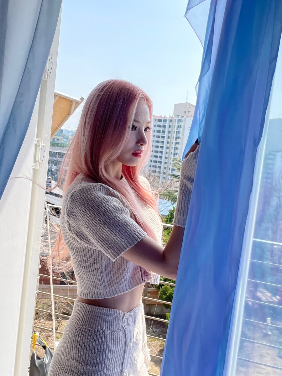 coolt3ku's tweet photo. 지니 본인도 옆태 미녀인 거 너무너무 �� 아는 것 같애… https://t.co/49avGTNa96