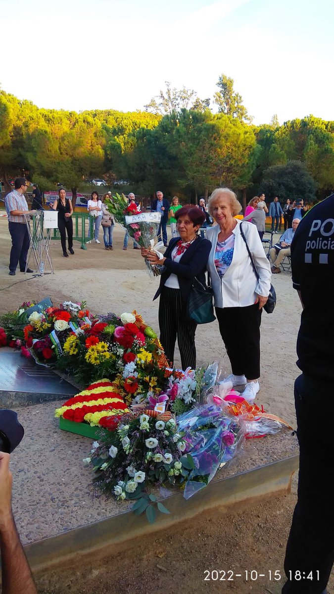 arasbd's tweet photo. #Sabadell Homenatge al president Lluís Companys en el 82è aniversari del seu afusellament.
Un any més seguim dempeus mantenint la memòria dels que han lluitat i lluitant per la llibertat del poble. #antifeixistessempre #Companys82 #Memorial https://t.co/hR3ztT5pQB