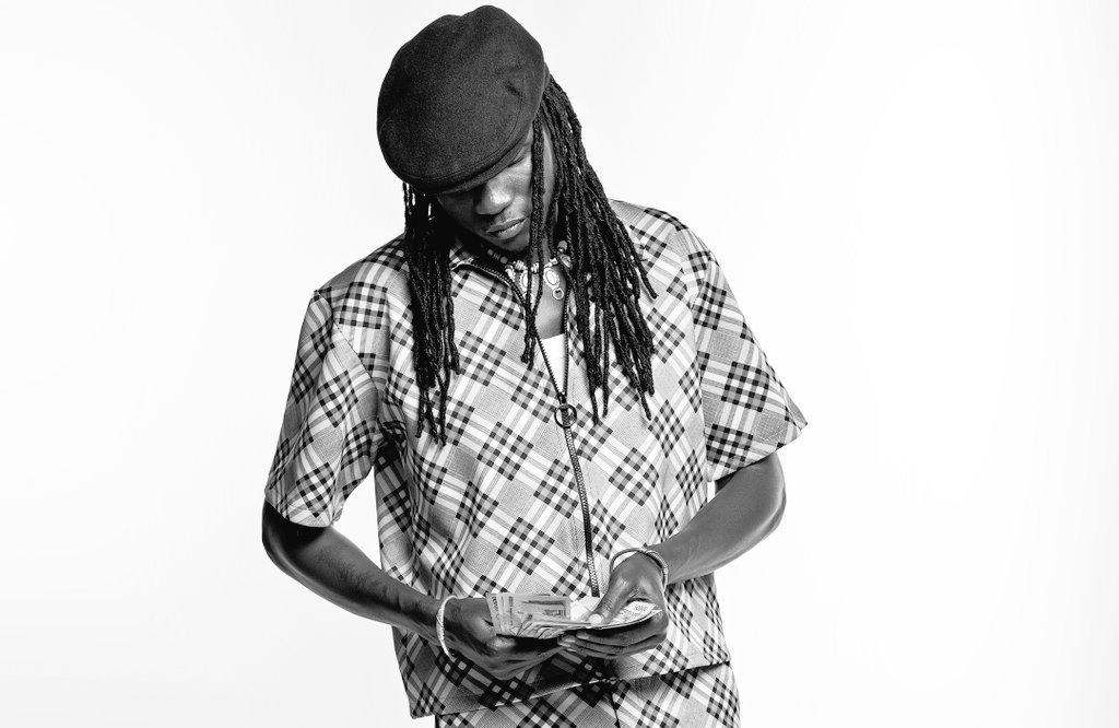 ZizaBafanaUg's tweet photo. As a human i will take my self too serious. It's the world's original sin.
Kankubbe ragga lwasama akabe💸💸🤣#Okabilaki #Trending🔥 #BABAWA💵💰 🤑 💯💥💥 https://t.co/dNKDB0r4k6