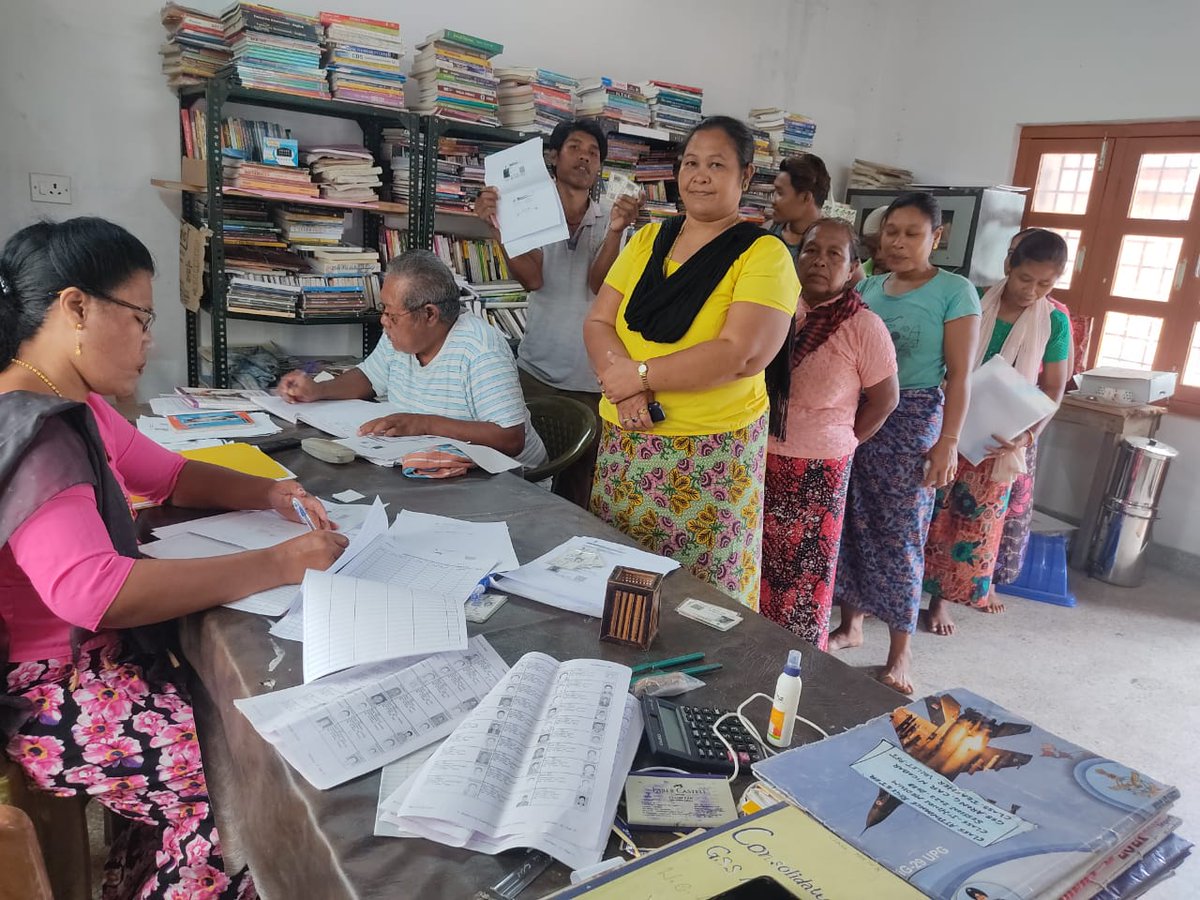 AndamanCEO's tweet photo. Glimpses of Special Camp conducted at all Polling Stations on 16.10.2022 for Linking Voter ID to Aadhaar.
@ECISVEEP @SpokespersonECI
#ElectorsVerificationProgramme #GoVerify #100percentsahi https://t.co/k2H7p9Ku0Q