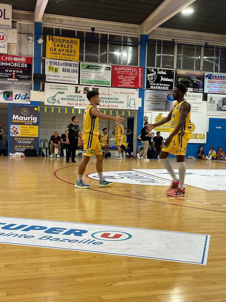 HeleneLaporteRN's tweet photo. 🏀 Hier soir à Meilhan-sur-Garonne, pour soutenir le Garonne Avenir Basket lors de leur match contre le Auch Basket Club où les joueurs ont démontré encore une fois un bel esprit d’équipe. #GoGAB🟡🔵 https://t.co/L9NqytEgby