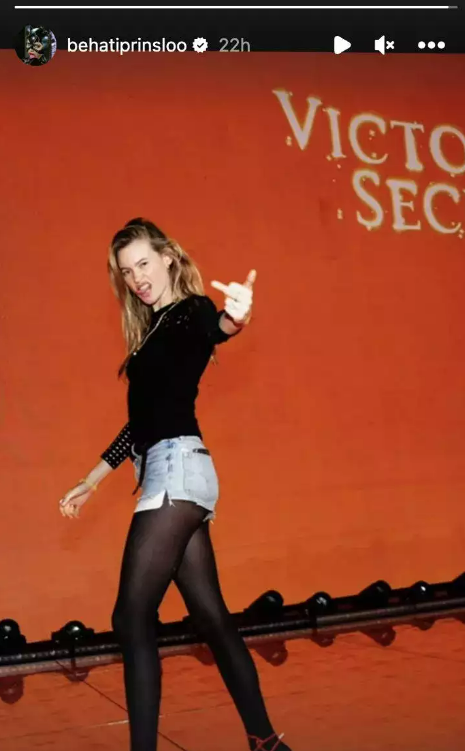 htcity's tweet photo. . @BeePrinsloo returns to #Instagram with a photo flipping off the camera amid #AdamLevine cheating allegations
#Hollywood #BehatiPrinsloo #SumnerStroh https://t.co/vPJqdR96bp