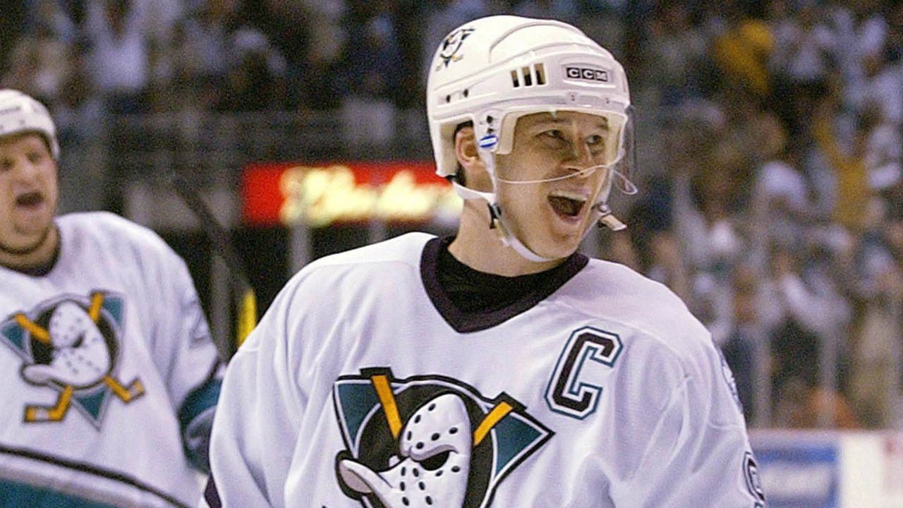 Happy birthday to the most sacred player to put on a Mighty Ducks jersey, Paul Kariya 