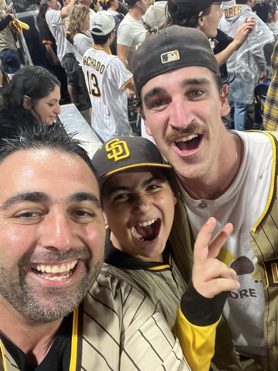 larsonfarida's tweet photo. @RyanCohen24 So happy for this city and for all of us! We deserve it and it’s just the beginning! We will never forget that moment as the rain came pouring down! Capture the moment! https://t.co/wj8sPsPnHO