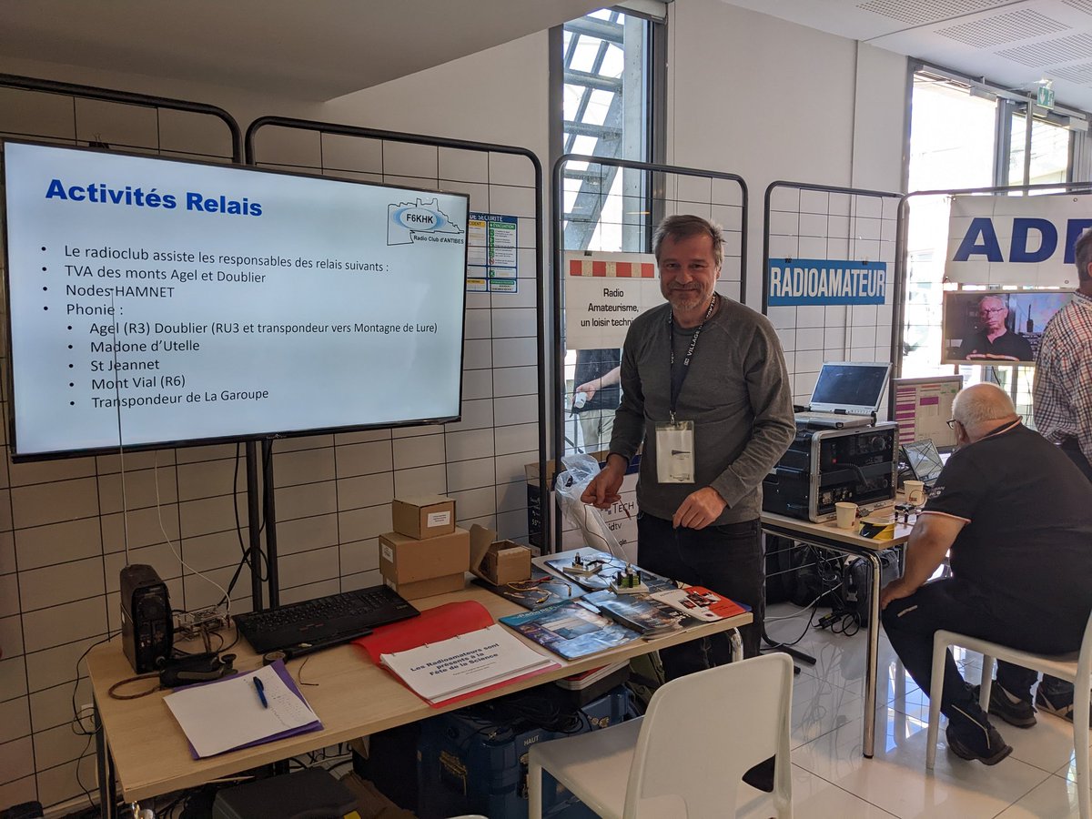 Florentin F4JIX (@nitnerolf) on Twitter photo La #fetedelascience hier et aujourd'hui avec <a href="/ObsCoteAzur/">OCA</a> à Antibes au palais des congrès: selfies infrarouges, images <a href="/JWSTObservation/">JWSTObservations</a>, construction de spectroscopes <a href="/LagrangeLab/">Laboratoire Lagrange</a>, tremblements de terre et tsunamis <a href="/umrGeoazur/">UMR Géoazur</a>, et un petit coucou au radio club d'Antibes #F6KHK La #fetedelascience hier et aujourd'hui avec <a href="/ObsCoteAzur/">OCA</a> à Antibes au palais des congrès: selfies infrarouges, images <a href="/JWSTObservation/">JWSTObservations</a>, construction de spectroscopes <a href="/LagrangeLab/">Laboratoire Lagrange</a>, tremblements de terre et tsunamis <a href="/umrGeoazur/">UMR Géoazur</a>, et un petit coucou au radio club d'Antibes #F6KHK