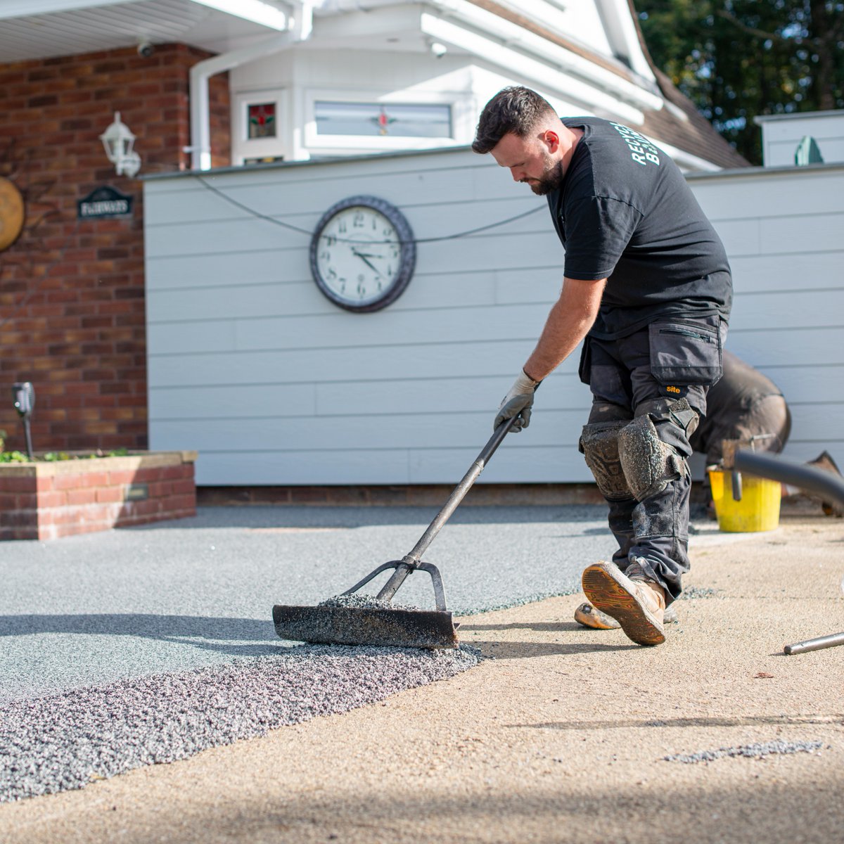 MAGAMemescoin's tweet photo. Getting that smooth finish 💪

Our dedicated team of installers across the U.K thrive on giving our customers the best finished product!

Find out more on our website…
https://t.co/RyDb0WGU1t

#JoinTheRevolution #Sustainability #Resin #ResinBound #Recycle #RecycleBound #Oltco https://t.co/IX4IQOpI4W