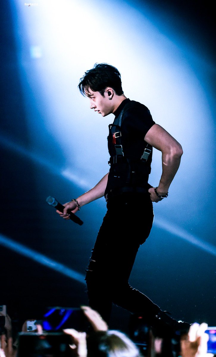 bchanarchive's tweet photo. he was born to be on stage https://t.co/BBi4XH6Nw9