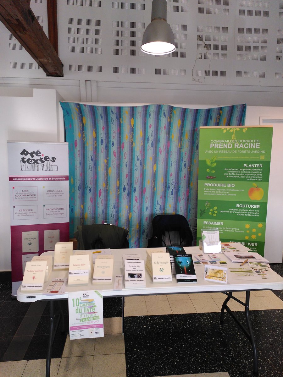 CombraillesD's tweet photo. En place au salon du livre de Volvic organisé par les colibris des sources. On vous attend nombreux avec @Pretextes pour vous présenter notre recueil de nouvelles L'arbre au futur et notre jeu Permaguilde https://t.co/XrFmZ7M8Cj