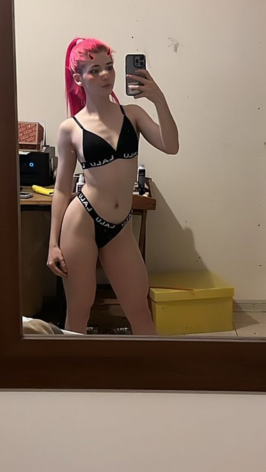 Remember that you still have time to send images to the DMs for the next Hentai Positions Video! https://t