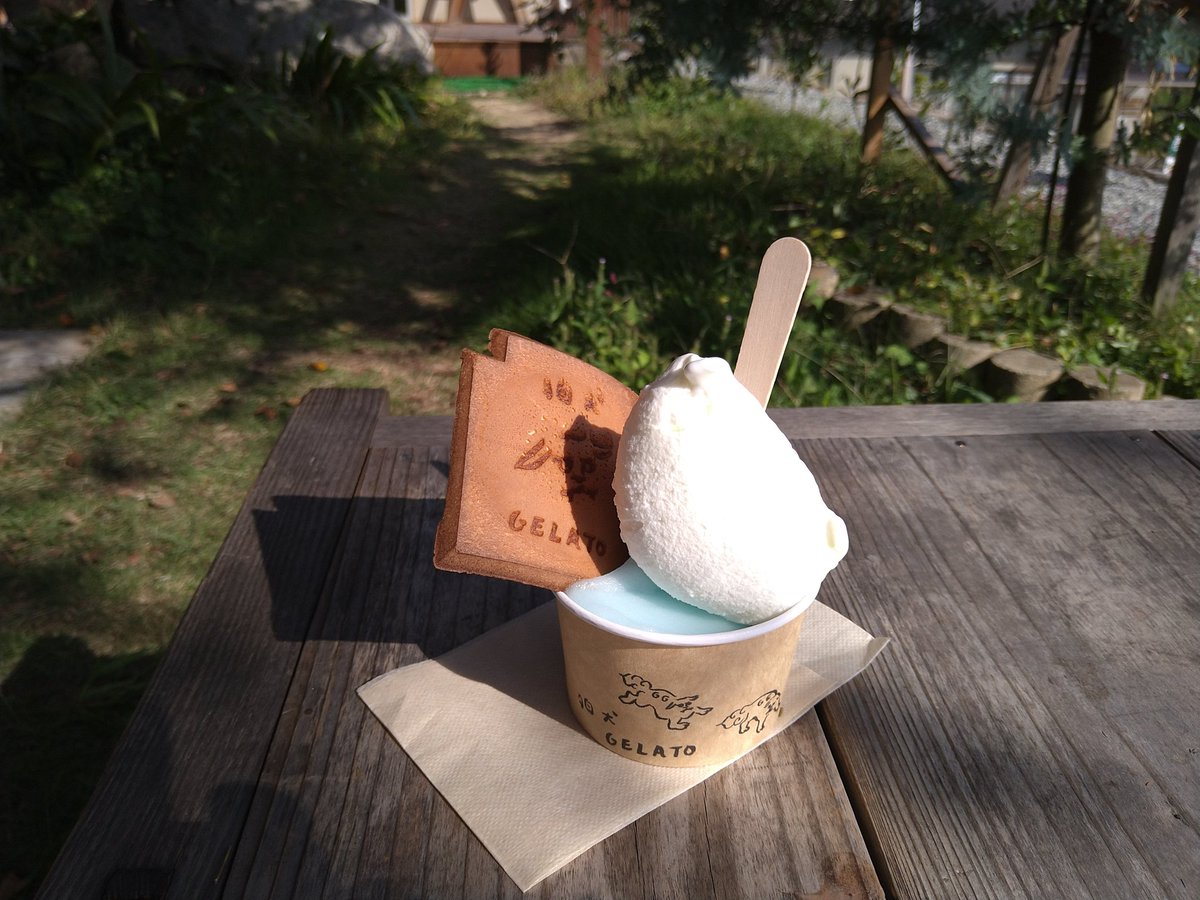 relespy's tweet photo. 本日のスイーツ
狛犬GELATOで
狛犬ミルクとラムネのダブル

#バイク乗りと繋がりたい 
＃バイク好きと繋がりたい
＃ホンダ
＃無限
＃cb400sf
＃狛犬GELATO https://t.co/8ORXUt0e0F