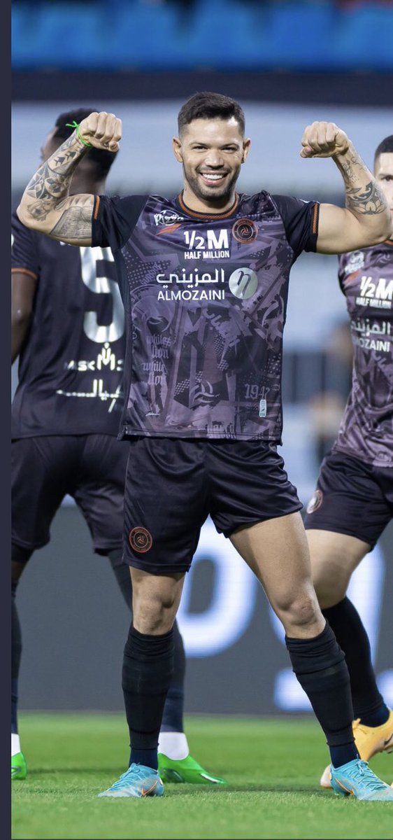 #يلا_شباب_يلا_صداره
في مواجهته، يشعر المدافعون أنهم على
رمال متحركة لا ينجو منها أحد 💪