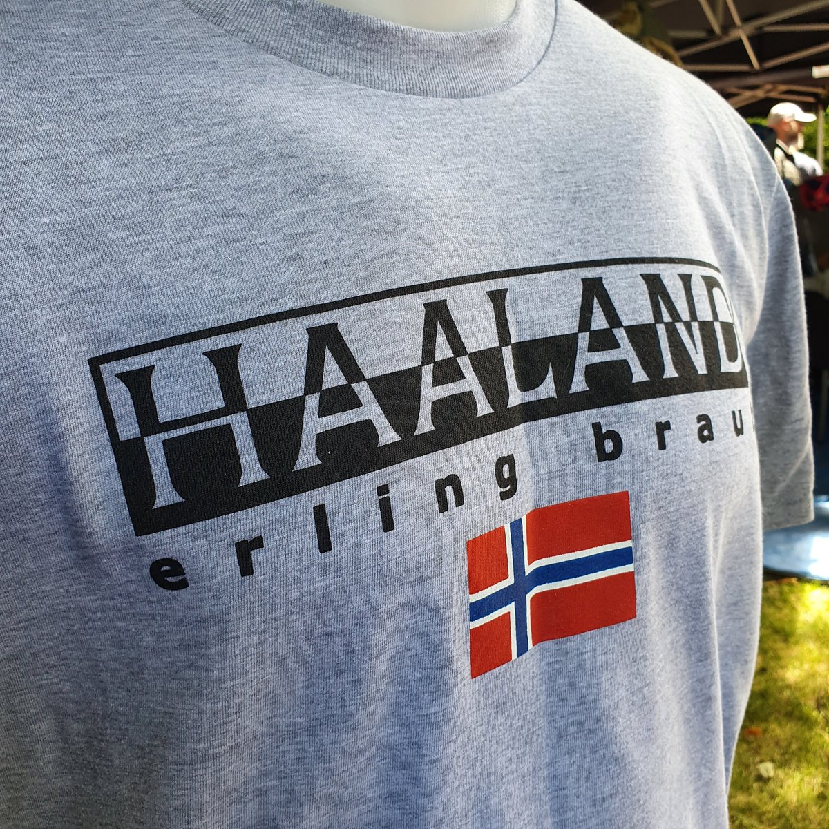 If Erling Haaland 🇳🇴 🤖 scores FIRST today and City win we’ll giveaway a Haaland tshirt 👕 

To enter 👇

🔄 Retweet this tweet
🤝 Follow us

Good luck!

Tshirts available in grey or black, hoodies also available thegingerwigscitygifts.com/t-shirts-4-c.a…