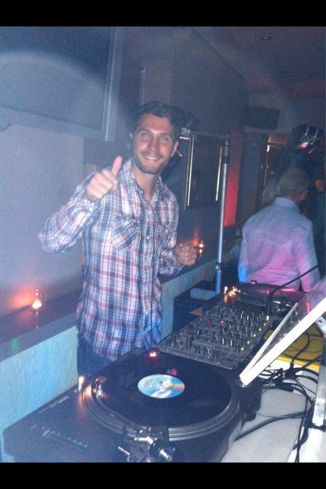TheMarkPhillips's tweet photo. 11 Years Ago Today

Wow time flies 

#getfunked #charitynight #everyman #cancer https://t.co/Bstdw9WoxB