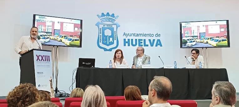 drjmsalas's tweet photo. Todo un placer salir de la #RegióndeMurcia como invitado ponente a un importante foro de @SEMESAndalucia para hablar de #Humanización de la Sanidad, ver la admiración que nos tienen y enseñar iniciativas de la @regiondemurcia como la @AmbuDeseo @Murciasalud. https://t.co/4bYkPcVtMY