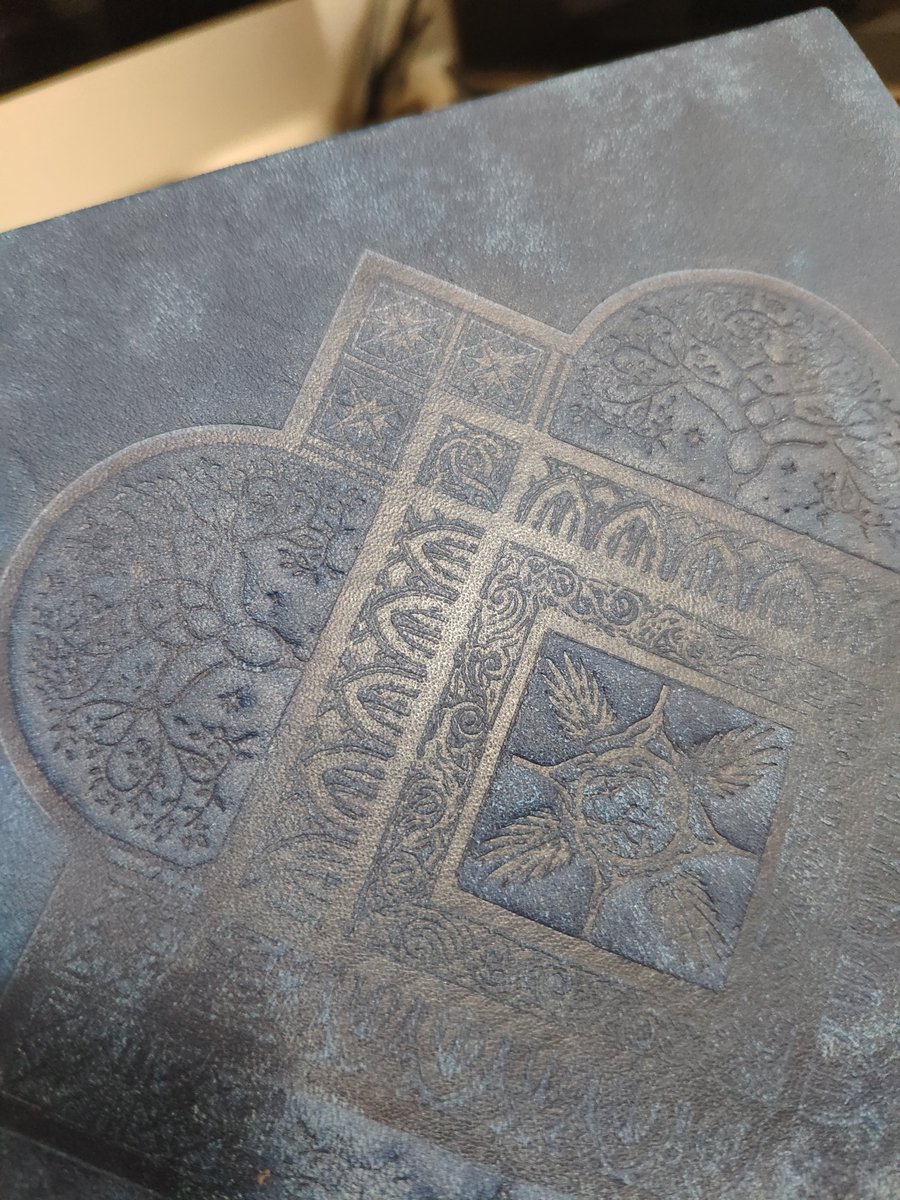 media_psychos's tweet photo. These one click boxes look so good 🤩
@HDzeta Lord of the Rings Gold label boxsets! https://t.co/8PK2jRL4CW