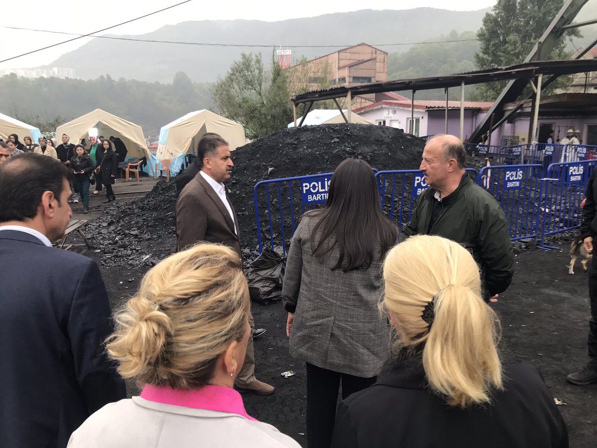 AvHalilFirat's tweet photo. #Bartın’dayız.

Genel Başkan Yardımcımız @jsarieroglu ile birlikte yüreğimizde hissettiğimiz bu büyük acının merkezindeyiz.

Birlik ve beraberliğimiz ile aşacağız bu acıları. https://t.co/uWrzxZu0mz