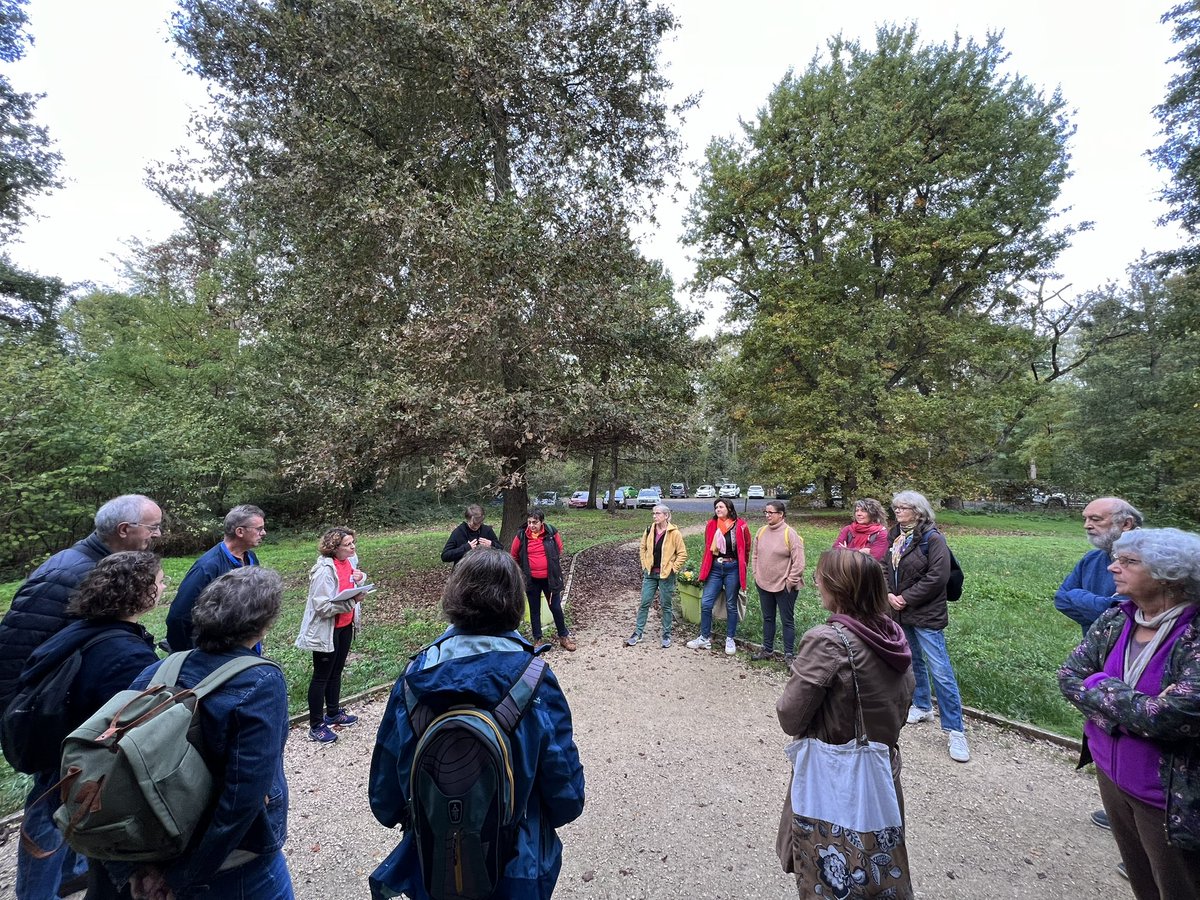 <a href="/angelique_tusa/">Angélique</a> accueille les participants à la marche organisée par la délégation territoriale du Loir et Cher. Au programme : parcours pieds nus, bienfaits de la nature, bien être mental. Tout ceci dans le cadre de la semaine de la #santémentale. <a href="/DietrichLafon/">DIETRICH LAFON Sylvie</a> <a href="/Mut_MFCVL/">MF Centre-Val de Loire</a>