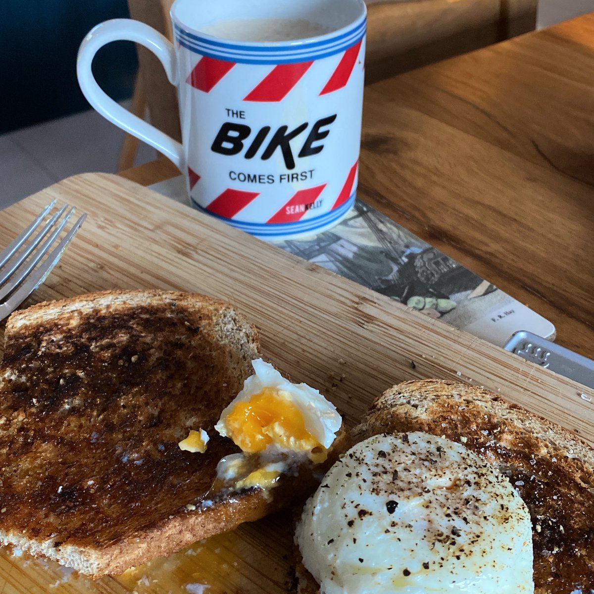 drdannaylor's tweet photo. Having spent the week making difficult decisions, i now have to make the hardest of them all at this time of year…is it time for the winter bike? #cyclinguk #autumn #northwales #wrexham #wrexhamdentist #roadcc https://t.co/lbNE3yZqOG