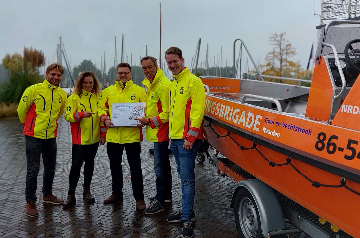 RBNaarden's tweet photo. 𝗕𝗲𝗱𝗮𝗻𝗸𝘁 𝘃𝗼𝗼𝗿 𝗵𝗲𝘁 𝘀𝘁𝗲𝗺𝗺𝗲𝗻! ✍🏼
Dit jaar heeft de Reddingsbrigade Naarden dankzij jullie stemmen maar liefst €3000 van de @rabobank ClubSupport actie gekregen. Met deze bijdrage kunnen we extra training en opleiding van onze lifeguards financieren. #RBN https://t.co/LTZYDssWXU