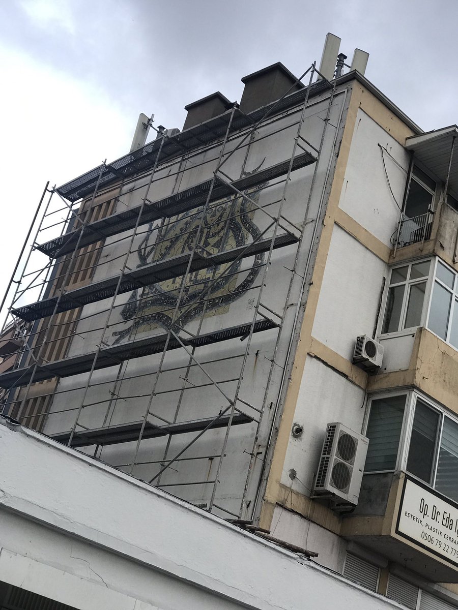 Seda_Ozen's tweet photo. Yeni rastladıklarım, yeni fotoğraflar, doğru kronoloji ile Bedri Rahmi
Eyüboğlu mozaiklerini tekrar yazacaktım ki @ersoy_ozdem , 
4. Levent Bedri Rahmi mozaiklerinin üstüne alınan bu reklamı gönderdi. 

Elbette Kurul'a başvurup kaldırtacağız ama ayıptır. 
https://t.co/5IQPC6w9SN https://t.co/iaj0uQUSs3