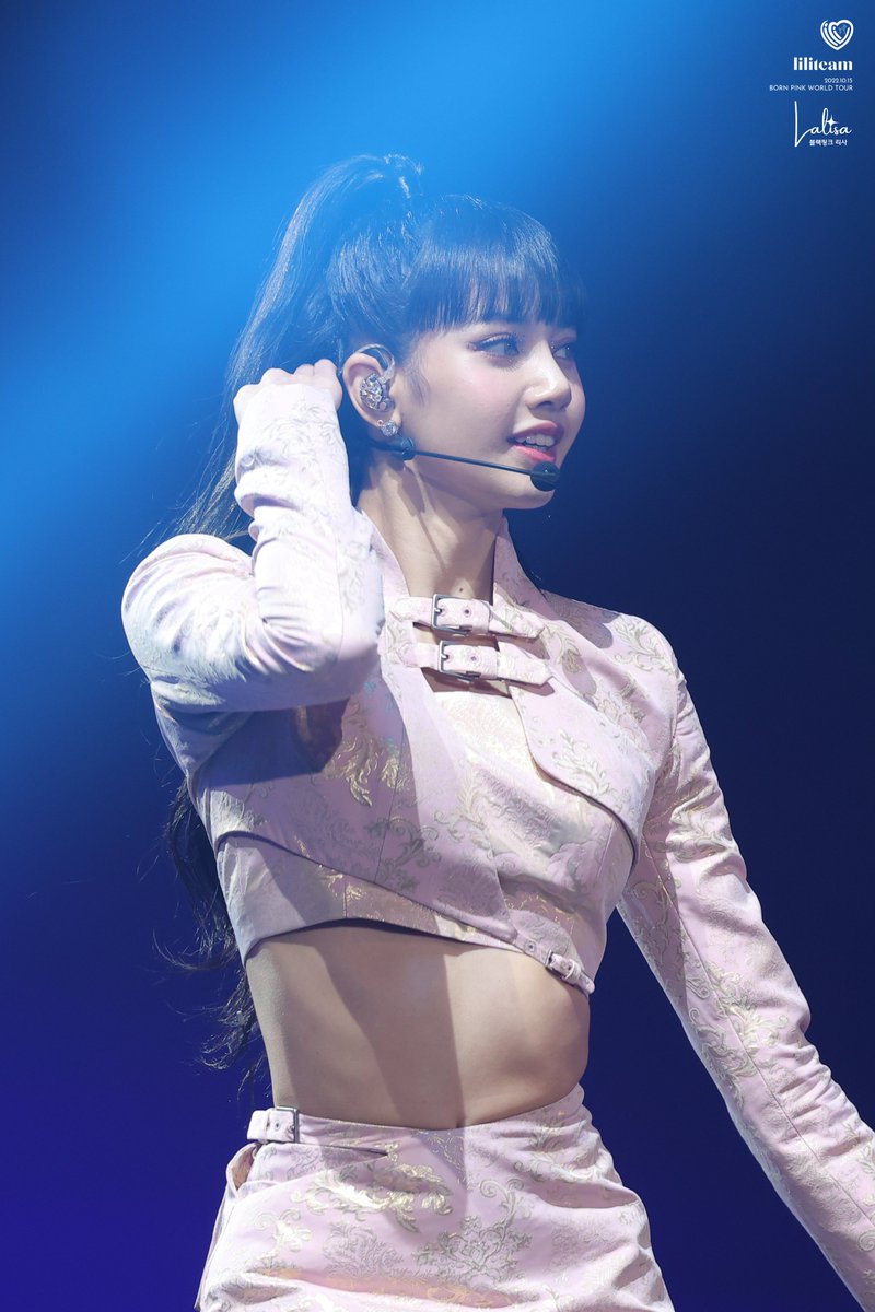 LILITEAMTH327's tweet photo. 🗓️ 2022.10.15

🏟️ BORN PINK WORLD TOUR

LALISA BRINGS THE HEAT
#LISA #LALISA #MONEY @BLACKPINK https://t.co/AQfBCgrz8f