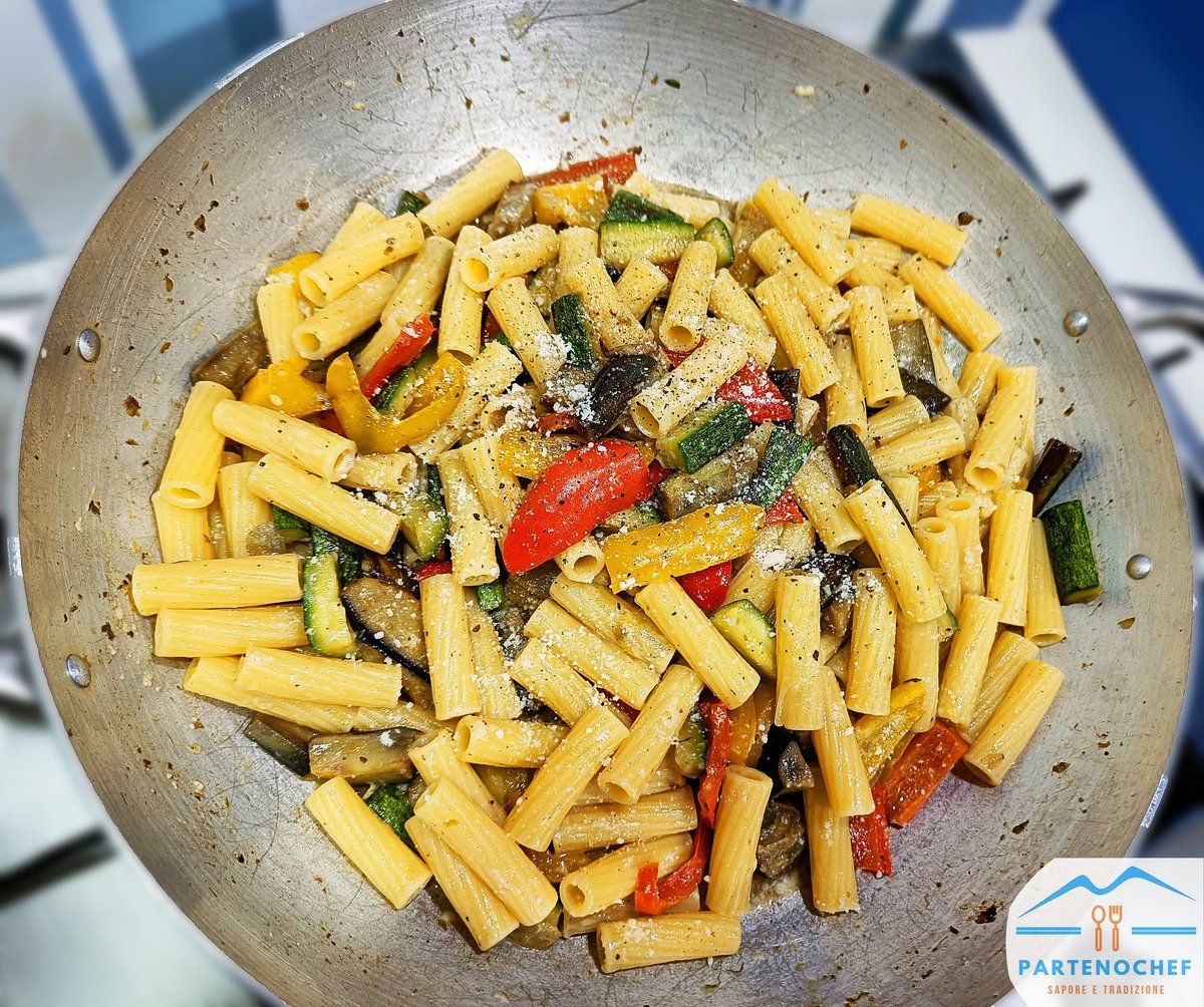PartenoChef's tweet photo. Oggi una ricetta fresca e saporita per accompagnare questa lunga Estate ☀️ che non vuole finire !
Tortiglioni 🍝 ai sapori dell'Orto

Buon Appetito da PartenoChef !!! 😋

#BuonaDomenica #16Ottobre 
#Food #Italy #Napoli https://t.co/06R7CgCVpP