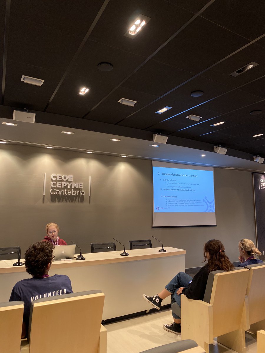 La ponencia “¿Y ahora que hacemos? Medidas medioambientales de la EU para andar por casa” ya ha dado comienzo 🇪🇺🙌

<a href="/Europarl_EYE/">European Youth Event</a> <a href="/Ceoecant/">CEOE CEPYME Cantabria</a>
