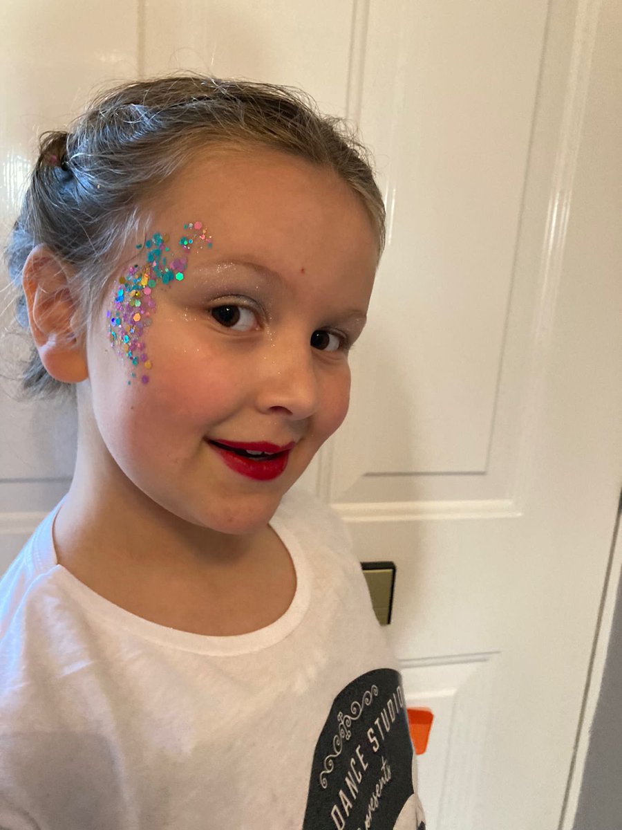 AmyRobsonF_S's tweet photo. Show week complete! 
Freya performed amazingly in her first ever dance show- very proud of her energy and enthusiasm throughout!!😁

@OSJ_Y3 @orrellstjames https://t.co/JOuRUta1cb