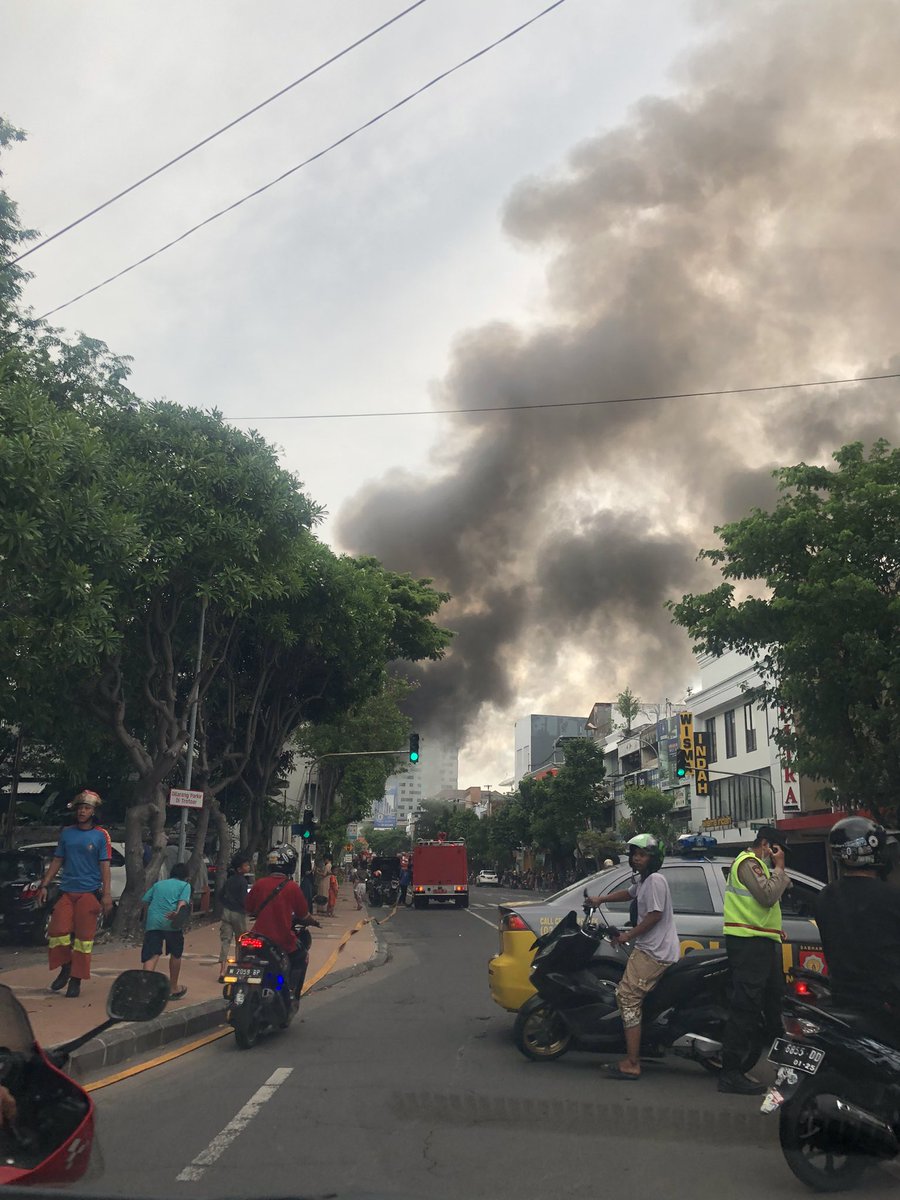 vitabonde's tweet photo. Kebakaran di jln gemblongan @e100ss https://t.co/I7x3SKXWyo