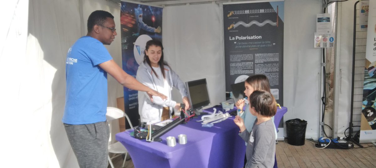 🗣️C’est le dernier jour du Village des Sciences de Marseille #FDS2022 organisé par <a href="/petitdebpaca/">Petits Debs PACA</a> <a href="/fds_sud/">FDS SUD</a>
📍Vous avez jusque 18H pour nous rejoindre place de l’hôtel de ville. Nos ingénieurs, doctorants et enseignants-chercheurs @univamu   <a href="/CentraleMars/">Centrale Marseille</a> <a href="/CNRS_dr12/">CNRS Provence et Corse</a> vous attendent