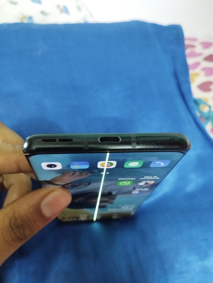 deejraj2's tweet photo. I'm OnePlus 8 users since 2020, before 3-4 day I'm facing an issue with my OnePlus phone. A green line has appeared on the display screen after the updateOS 12.1 IN2011_11_C.35 the phone try to solve my problem.
#OnePlus_support #OnePlus
#oneplus_in https://t.co/LqDqAdSCKp